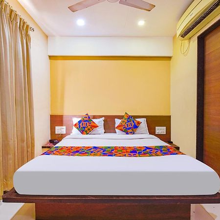 Hotel RB Residency Surat Exterior foto