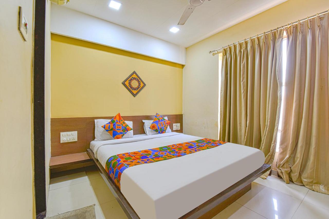 Hotel RB Residency Surat Exterior foto