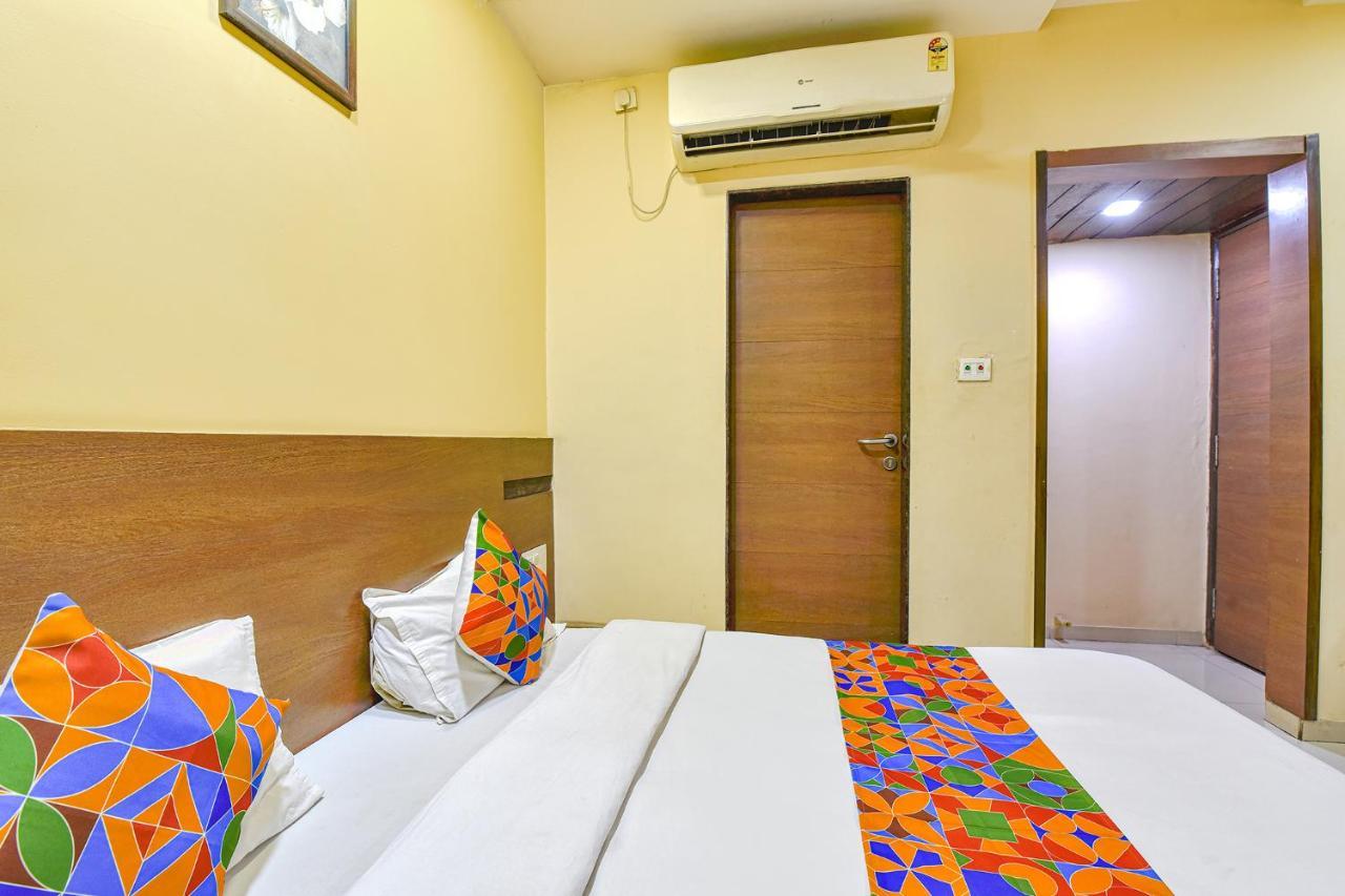 Hotel RB Residency Surat Exterior foto