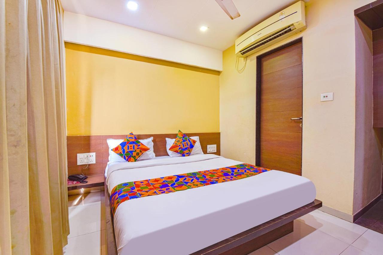Hotel RB Residency Surat Exterior foto