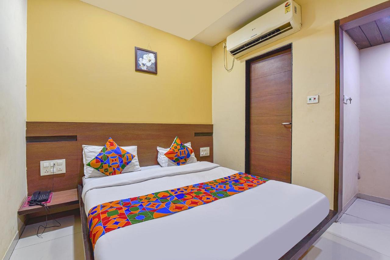 Hotel RB Residency Surat Exterior foto