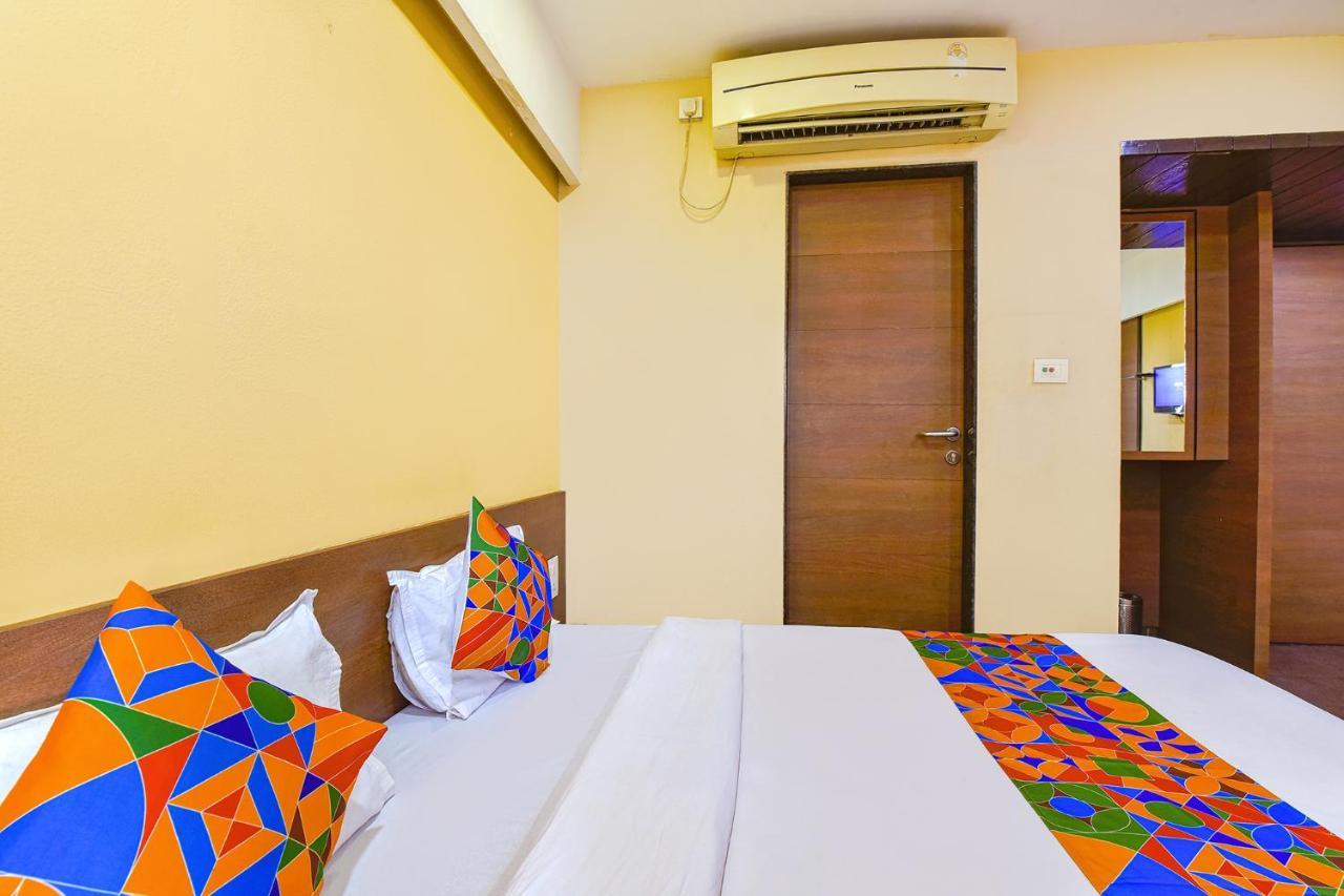 Hotel RB Residency Surat Exterior foto