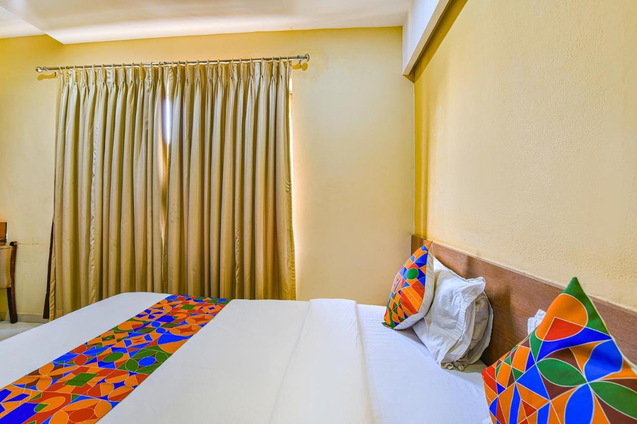 Hotel RB Residency Surat Exterior foto