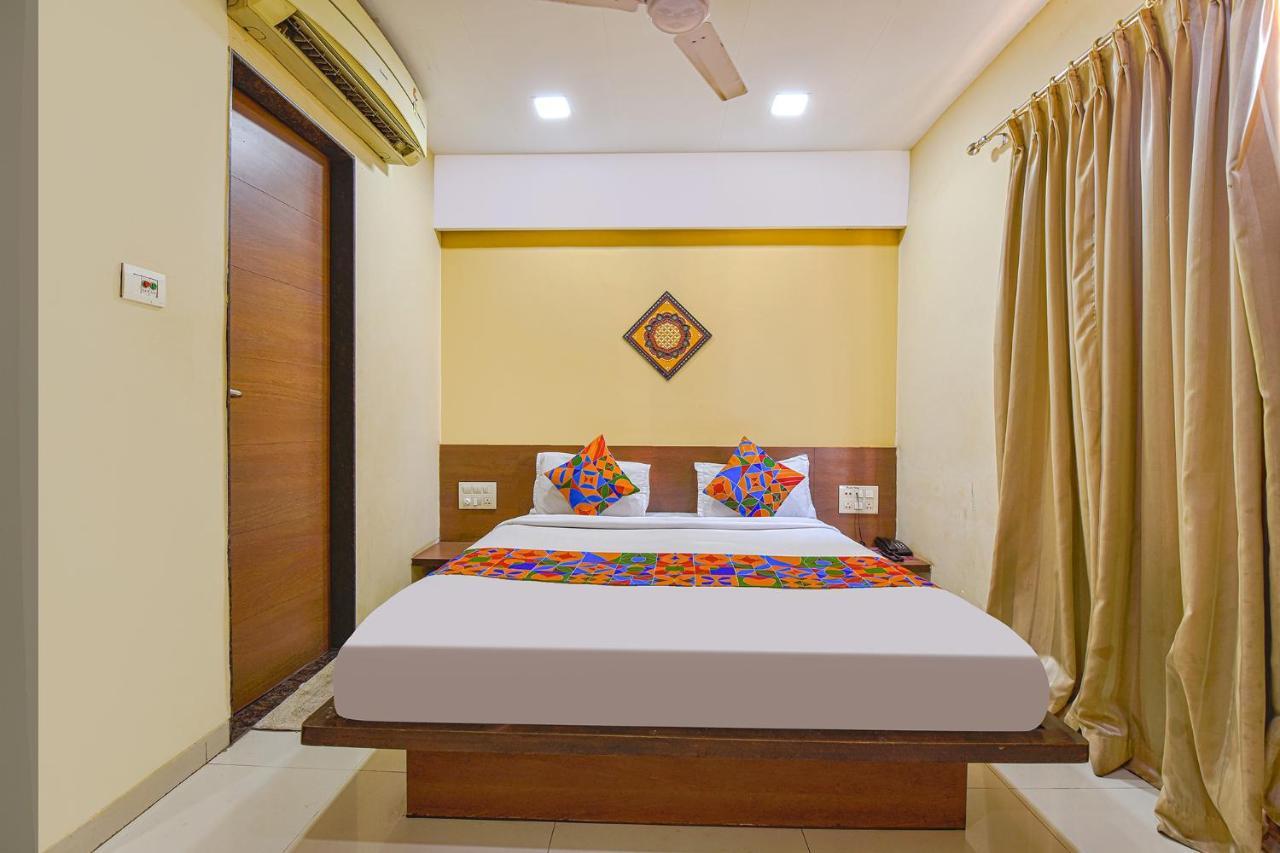 Hotel RB Residency Surat Exterior foto
