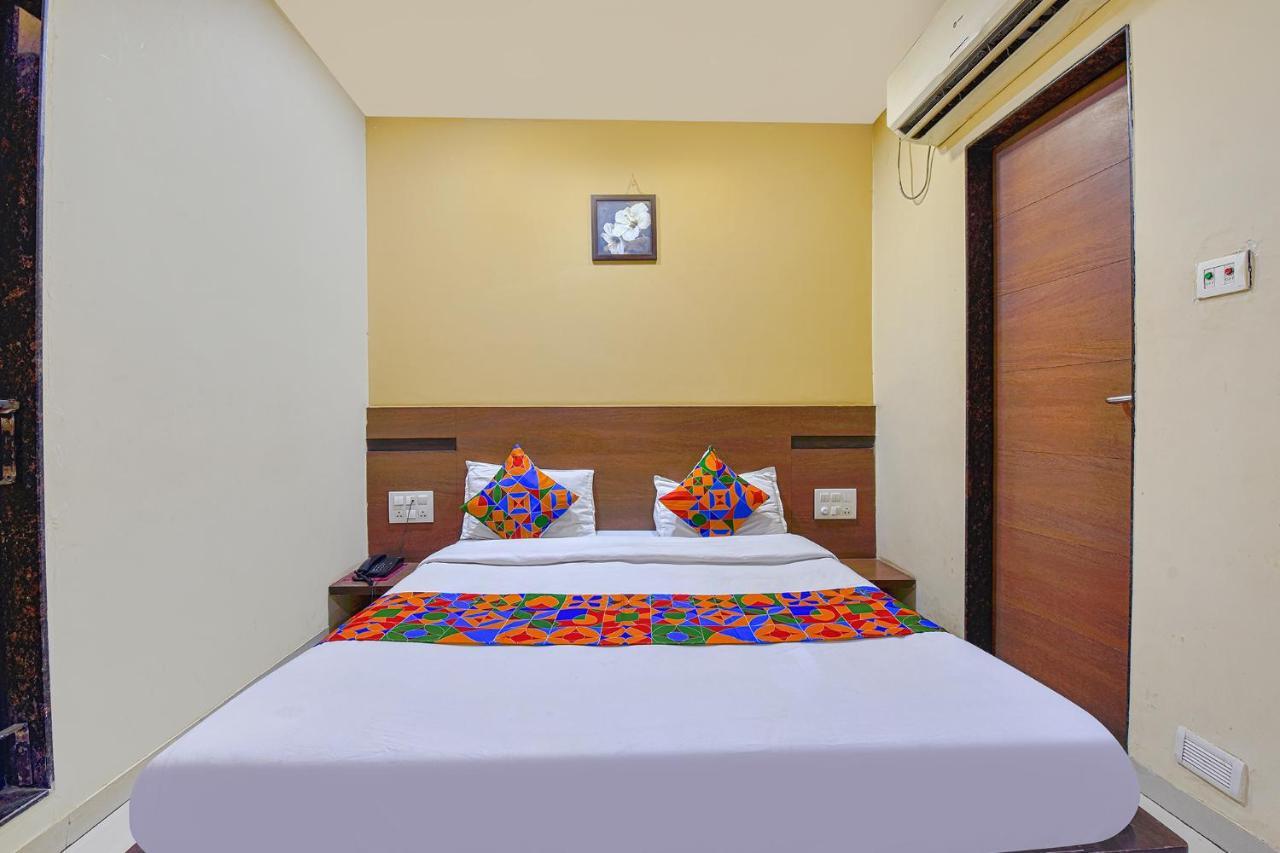 Hotel RB Residency Surat Exterior foto
