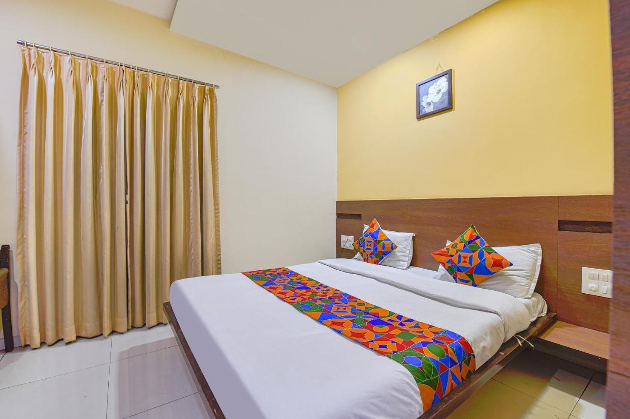 Hotel RB Residency Surat Exterior foto